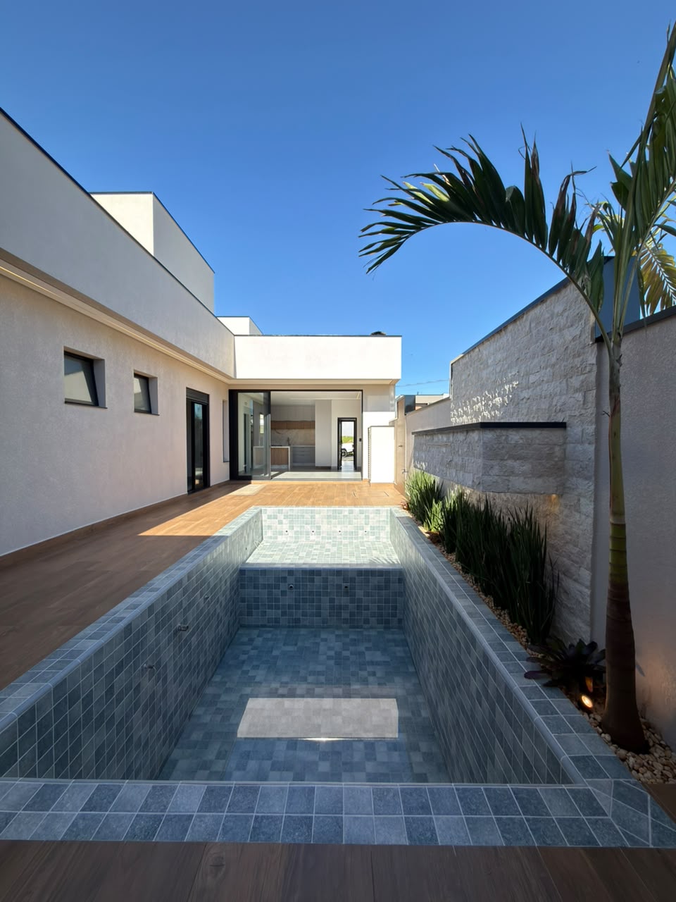 Piscina e área de lazer
